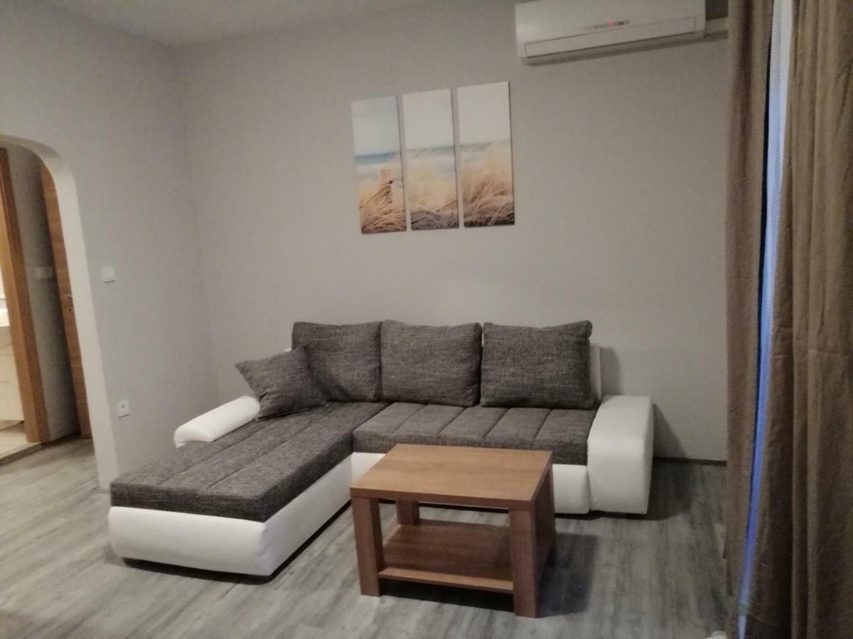 Apartmani Simon Lopar Exterior photo
